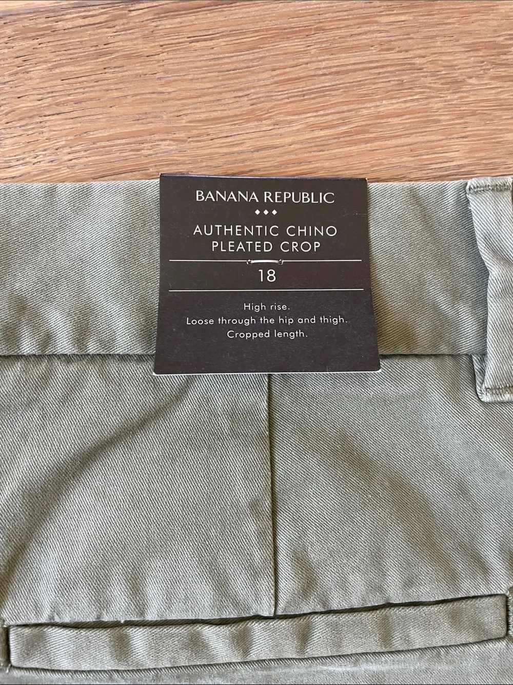 NWT - Banana Republic Chino Pleated Crop Pants Army green Plus Size 18